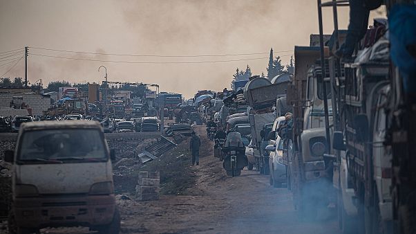 İdlib'den 1,5 milyon civarında sivilin daha Türkiye sınırı yakınlarına göç etmesi bekleniyor İdlib'den 1,5 milyon civarında sivilin daha Türkiye sınırı yakınlarına göç etmesi bekleniyor