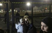صربيا تعيد مئات المهاجرين إلى مراكز اللجوء بعد وصولهم إلى الحدود مع المجر
