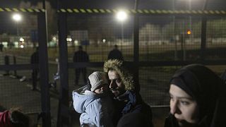 صربيا تعيد مئات المهاجرين إلى مراكز اللجوء بعد وصولهم إلى الحدود مع المجر