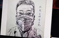 Ira en China tras la muerte del doctor que alertó del 'coronavirus de Wuhan'