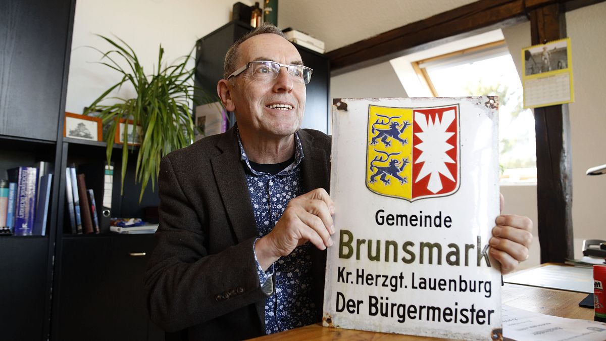 "بريكست" يجرّد عمدة قرية في شمال ألمانيا من منصبه.. تعرّف على السبب