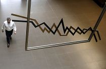 Σε νέο χαμηλό ρεκόρ τα 10ετή ελληνικά ομόλογα