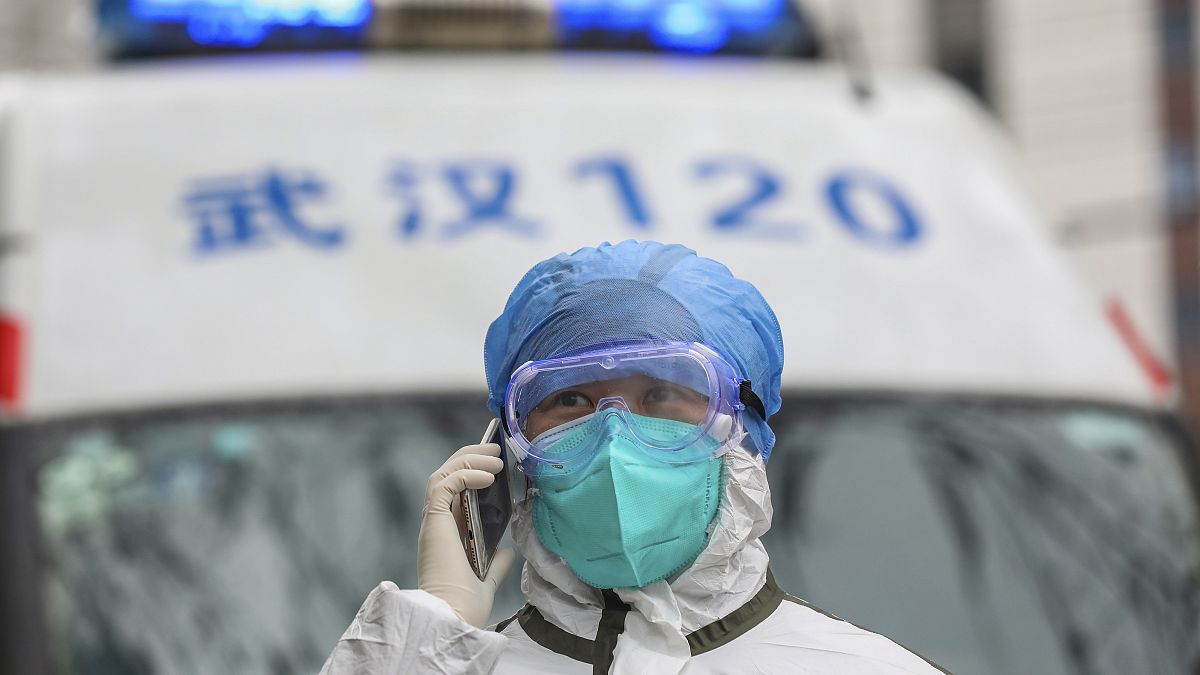 Koronavirüs salgını: Çinli sağlık çalışanlarının 'maske çilesi' sosyal medyanın gündeminde