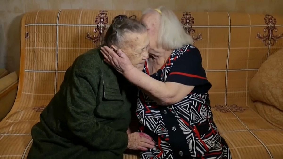 78 yıl sonra yeniden bir araya gelen iki Rus kız kardeş 