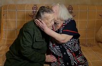 78 yıl sonra yeniden bir araya gelen iki Rus kız kardeş