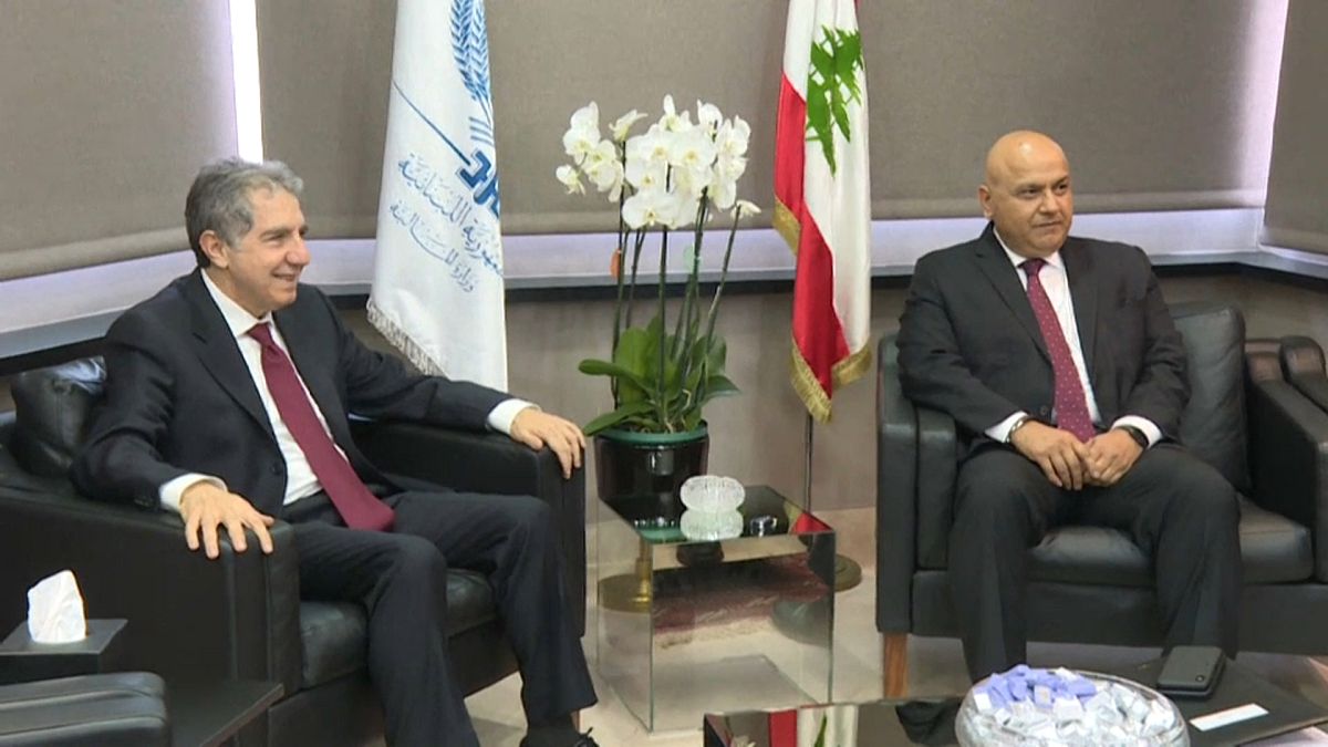 وفد من البنك الدولي يلتقي وزير المال اللبناني ويدعو الحكومة لتطبيق برنامج إصلاحات 