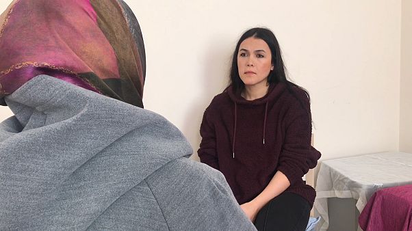 Bebeği ile cezaevinde kalan anne yaşadıklarını euronews'e anlattı Bebeği ile cezaevinde kalan anne yaşadıklarını euronews'e anlattı