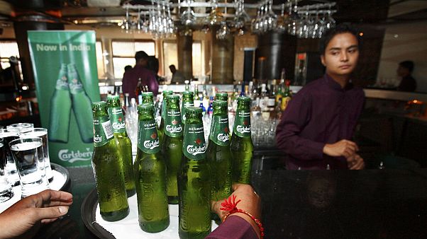 معجونی از نوشیدنیهای الکلی از شیرهای آب یک مجتمع آپارتمانی جاری شد معجونی از نوشیدنیهای الکلی از شیرهای آب یک مجتمع آپارتمانی جاری شد