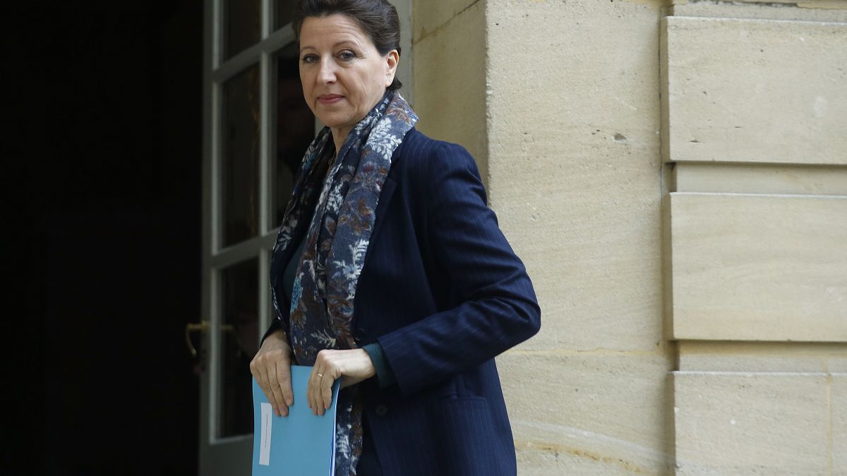 La ministre française de la Santé, Agnès Buzyn, arrive à une réunion, à l'hôtel Matignon, à Paris le 8 février 2020.