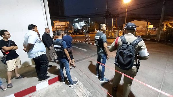 Sur les lieux de la fusillade au centre commercial Terminal 21, à Korat, en Thaïlande, le samedi 8 février 2020. Sur les lieux de la fusillade au centre commercial Terminal 21, à Korat, en Thaïlande, le samedi 8 février 2020.