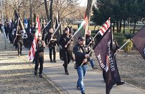 200 méterről néztek farkasszemet egymással a szélsőjobboldali és az antifasiszta felvonulók