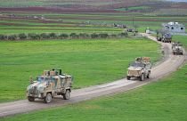 Türk Silahlı Kuvvetleri (TSK), komando, mühimmat ve askeri araçların yer aldığı konvoyu sınır birliklerine sevk etti. 