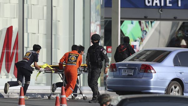 Amoklauf beendet: Mindestens 26 Tote, Täter erschossen Amoklauf beendet: Mindestens 26 Tote, Täter erschossen