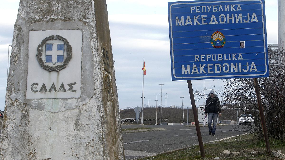 Σκόπια: Υπουργός επανέφερε πινακίδα με το προηγούμενο όνομα της χώρας