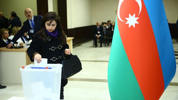Azerbaycan'da, milletvekili seçimi için oy kullanma işlemi başladı Azerbaycan'da, milletvekili seçimi için oy kullanma işlemi başladı