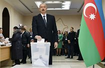 Партия Алиева получает большинство, оппозиция говорит о нарушениях