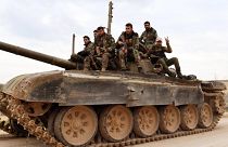 دبابة تابعة للجيش السوري في تل طوقان (إدلب) في الخامس من شباط/فبراير 