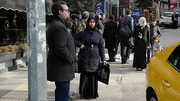 Türkiye'nin Suriyeli sığınmacıları savaş bölgesine sınır dışı ettiği iddiası Türkiye'nin Suriyeli sığınmacıları savaş bölgesine sınır dışı ettiği iddiası