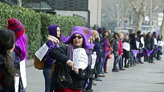 Lilaruhás nők Madridban