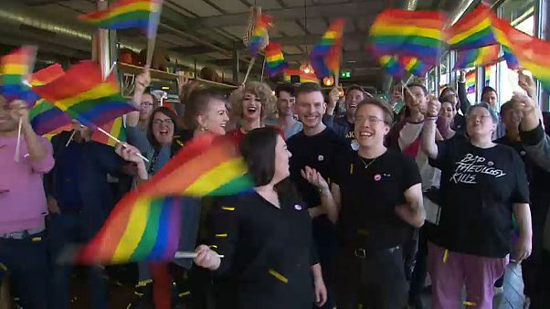 El colectivo LGTB celebra su victoria al ilegalizarse la discriminación sexual en Suiza El colectivo LGTB celebra su victoria al ilegalizarse la discriminación sexual en Suiza