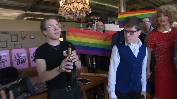 LGBT-Community freut sich über Referendumsergebnis LGBT-Community freut sich über Referendumsergebnis
