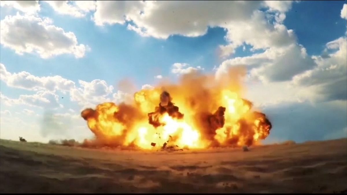 صورة مجتزأة من فيديو للحرس الثوري للحظة انفجار الصاروخ الباليستي الجديد رعد-500