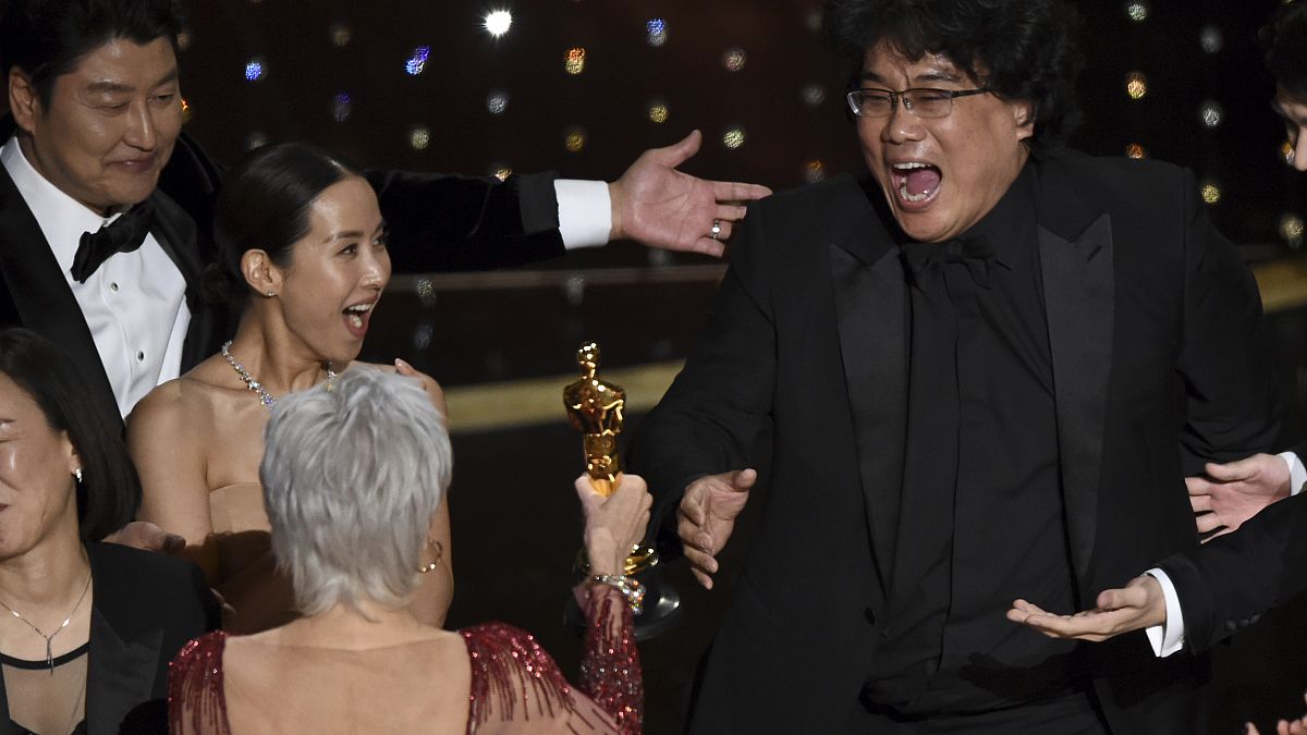 'Parasite (Parazit)'in yönetmeni Bong Joon Ho, En İyi Film Oscar'ını alırken coşku dolu anlar yaşadı