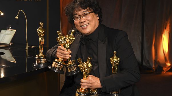 "باراسايت" فيلم كوري جنوبي يدخل تاريخ الفن السابع و يحصد جوائز الأوسكار "باراسايت" فيلم كوري جنوبي يدخل تاريخ الفن السابع و يحصد جوائز الأوسكار