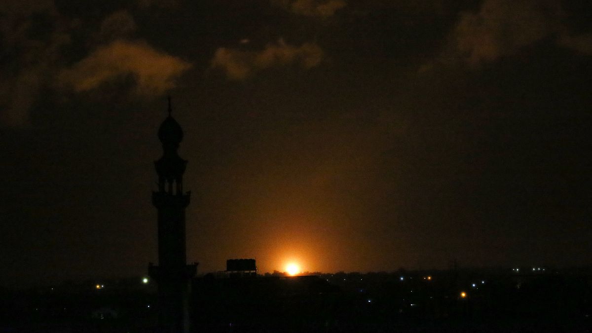 إسرائيل تشن هجمات صاروخية على غزة