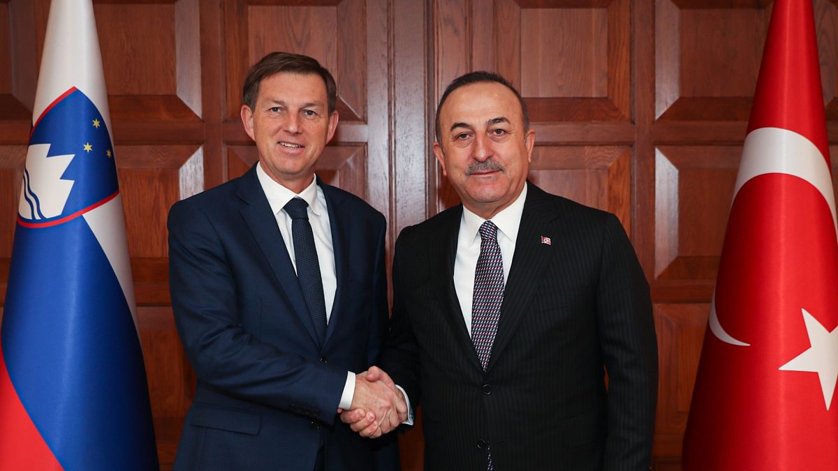 Dışişleri Bakanı Mevlüt Çavuşoğlu, resmi ziyaret amacıyla Ankara’da bulanan Slovenya Dışişleri Bakanı Miro Cerar ile bir araya geldi
