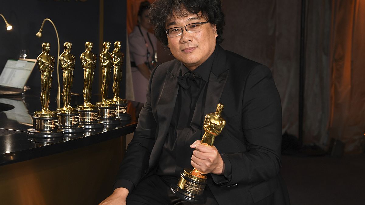 El director Bong Joon-ho ganador de los Oscar al mejor Guión, mejor Película Extranjera, Dirección y Mejor Película.