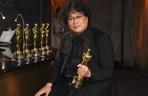 El director Bong Joon-ho ganador de los Oscar al mejor Guión, mejor Película Extranjera, Dirección y Mejor Película.