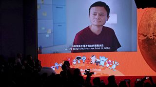 Alibaba Group'un kurucularından Jack Ma Hong Kong Borsası'nda şirketin dinleme seremonisinde
