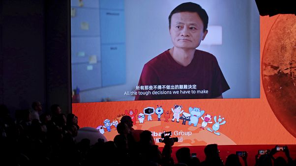 Alibaba Group'un kurucularından Jack Ma Hong Kong Borsası'nda şirketin dinleme seremonisinde Alibaba Group'un kurucularından Jack Ma Hong Kong Borsası'nda şirketin dinleme seremonisinde