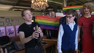 مردم سوئیس در یک همه‌پرسی به قانون جدید علیه همجنس‌گرا هراسی رأی دادند