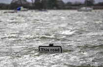 Avis de tempête sur l'ouest de l'Europe : dégâts, inondations et trafic perturbé