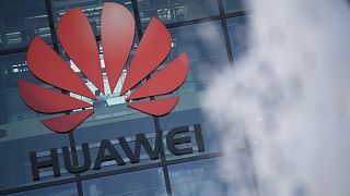 Le logo de l'entreprise chinoise Huawei photographié sur son siège britannique à Reading, le 28 janvier 2020.