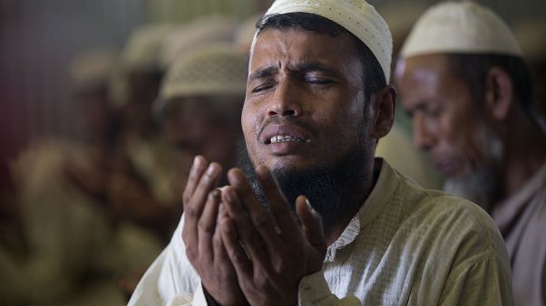 2017 yılında Myanmar ordusu ve silahlı grupların saldırıları sebebi ile 700 binden fazla Arakanlı Müslüman Bangladeş'e sığındı 2017 yılında Myanmar ordusu ve silahlı grupların saldırıları sebebi ile 700 binden fazla Arakanlı Müslüman Bangladeş'e sığındı
