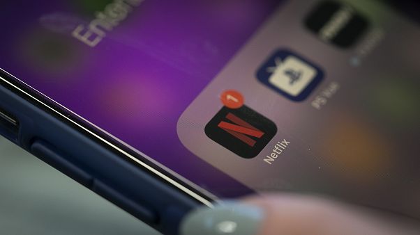 Netflix içeriklerine cep telefonu uygulaması ile de ulaşılabiliyor Netflix içeriklerine cep telefonu uygulaması ile de ulaşılabiliyor