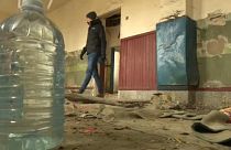 Elhagyatott házakban éjszakáznak a menekültek Szerbiában