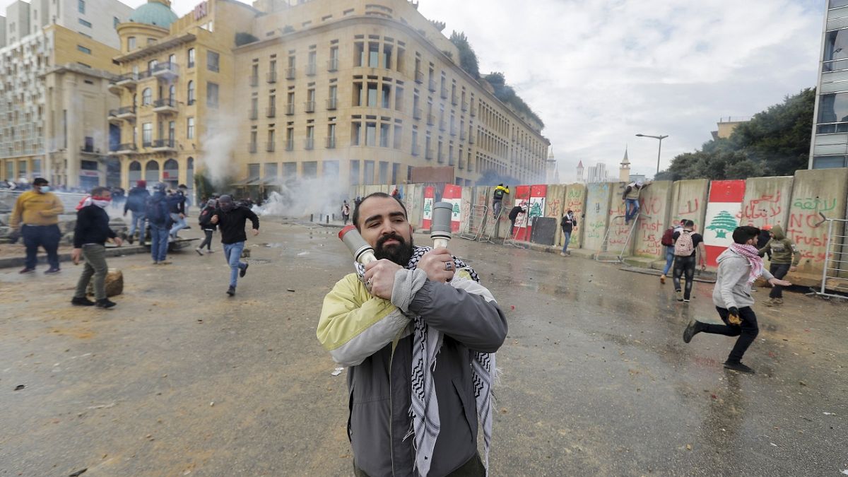 Clashes in Beirut ahead of government confidence vote