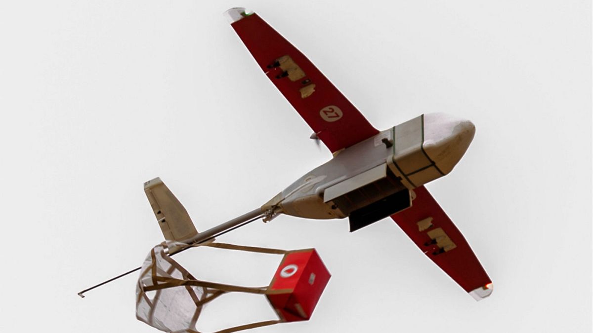 İnsansiz hava aracı (İHA) ile ilk yardım kargosu - Acil drone hattı zipline - Ruanda, Gana - Afrika