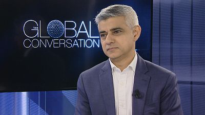 Ο δήμαρχος του Λονδίνου, Σαντίκ Καν στο Euronews