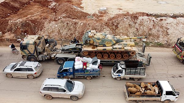 Un carrarmato dell'esercito turco nei pressi di Idlib Un carrarmato dell'esercito turco nei pressi di Idlib