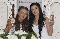 Kuzey İrlanda'da ilk resmi eş cinsel evlilik iki kadın arasında yapıldı
