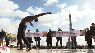 شاهد: مظاهرة في باريس للمطالبة بإطلاق سراح باحثيْن معتقليْن في إيران