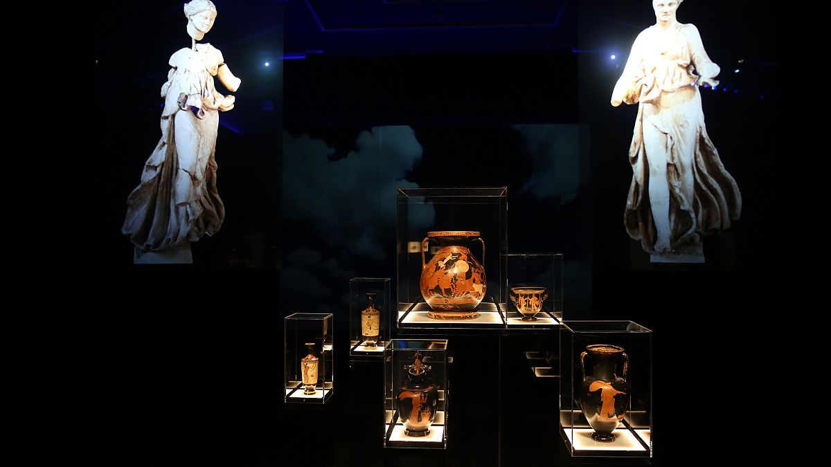 Εκθέματα από την έκθεση με τίτλο: «Δι’ αυτά πολεμήσαμεν… Αρχαιότητες και Ελληνική Επανάσταση», στο Εθνικό Αρχαιολογικό Μουσείο