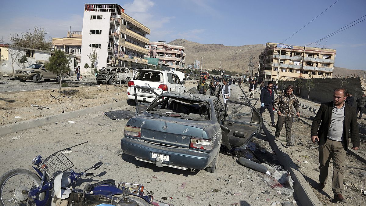 Afganistan'da meydanan gelen bombalı saldırı