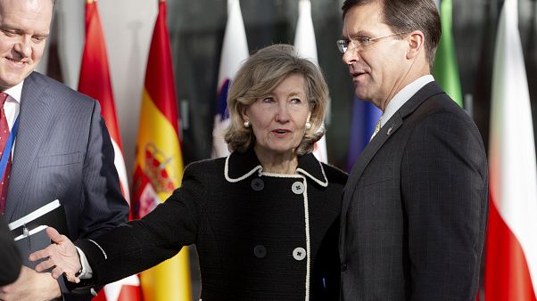 ABD Savunma Bakanı Mark Esper ile ABD NATO Temsilcisi Kay Bailey Hutchison ABD Savunma Bakanı Mark Esper ile ABD NATO Temsilcisi Kay Bailey Hutchison