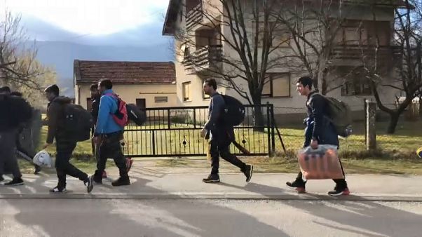 AB'ye ulaşmaya çalışan mültecilerin Bosna Hersek'teki zorlu 'oyunu' AB'ye ulaşmaya çalışan mültecilerin Bosna Hersek'teki zorlu 'oyunu'